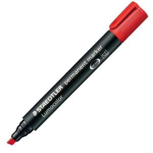 Marcatore Lumocolor Permanent 350 – punta a scalpello – tratto 2 – 5 mm – rosso – Staedtler